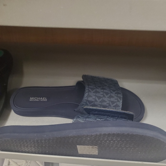 MICHAEL KORS SLIDERS - Picture 4 of 6